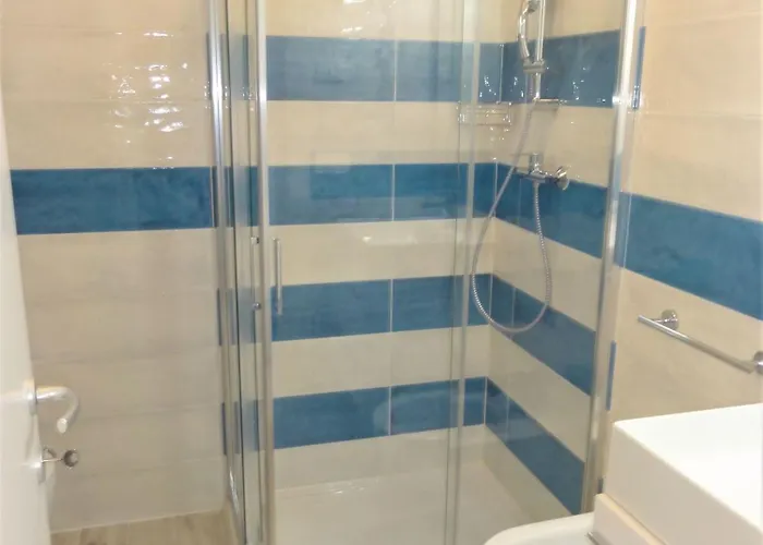 Daire Bright Flat With Garden And Pool