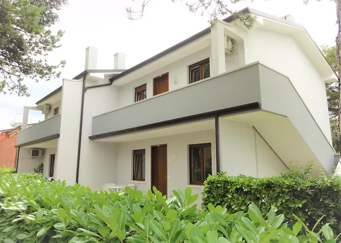 Daire Bright Flat With Garden And Pool Bibione