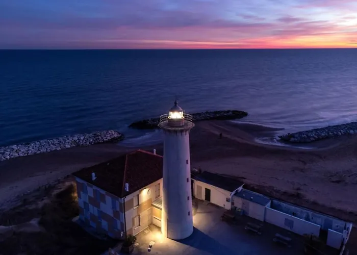 Bright Flat With Garden And Pool